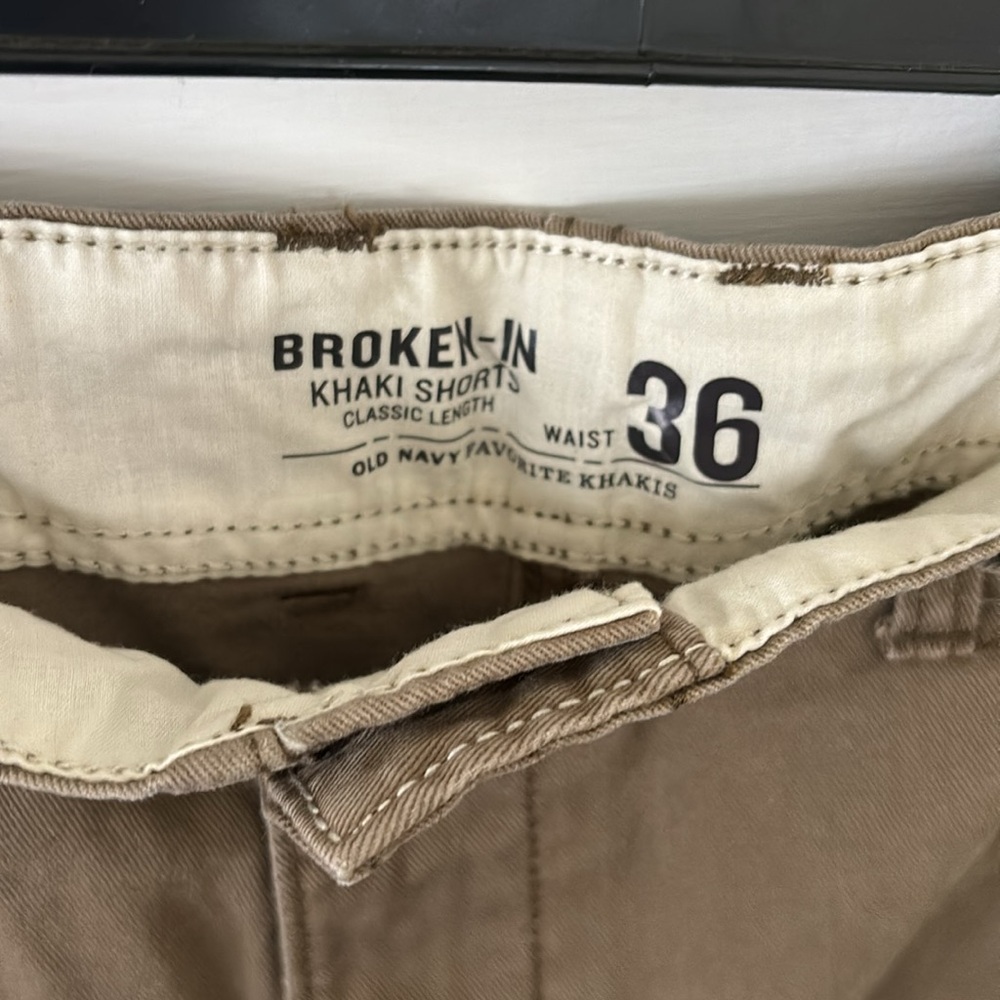 Men’s old navy broken in 36w khaki shorts - Picture 3 of 3